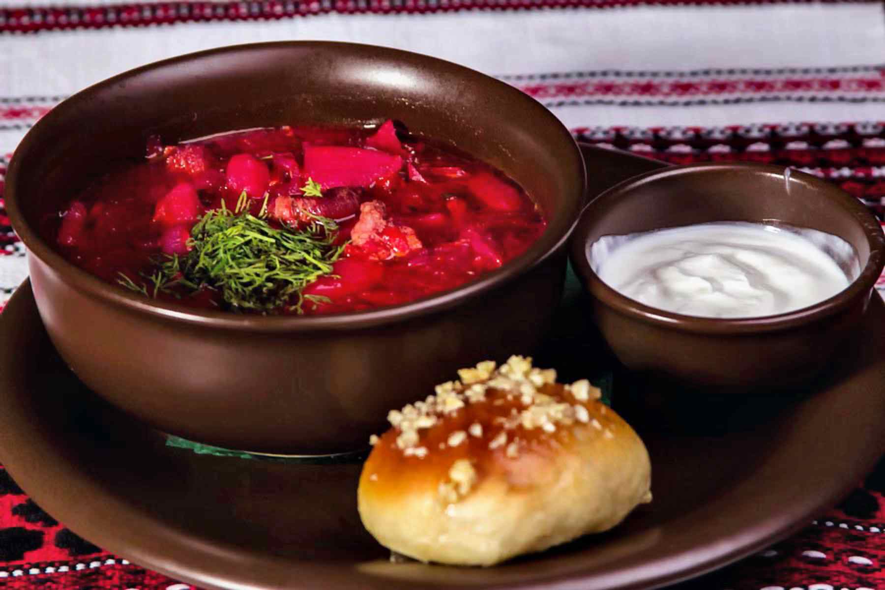 Борщ украинский с пампушками