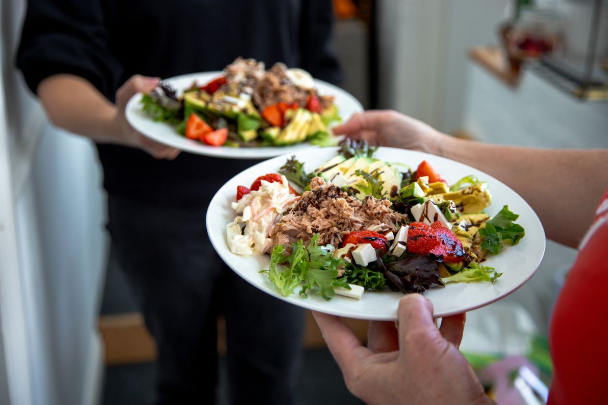 Вечеря для гостей без стресу: як накрити стіл і залишитися живою, спокійною і задоволеною