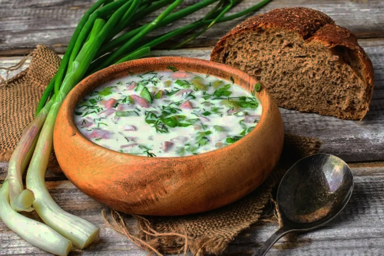 Окрошка з квасом або мінеральною водою